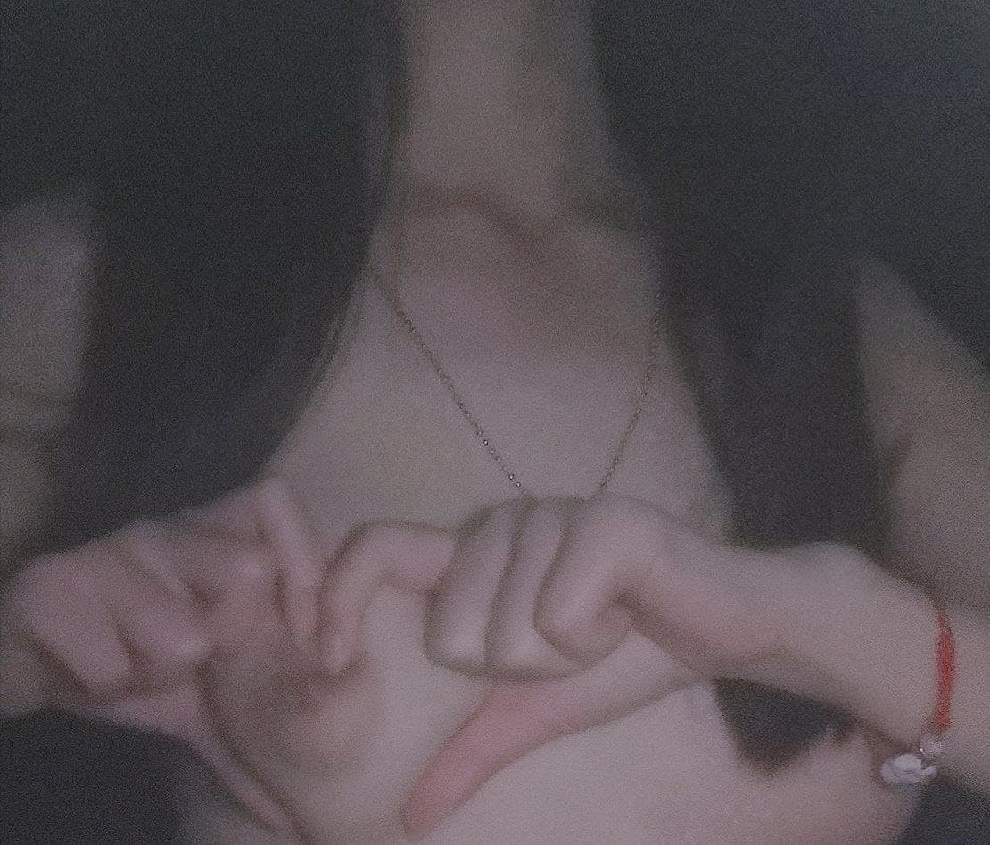 Người yêu của chị gái nắc cô em cô vợ vì em ấy quá giống cô vợ vừa mới qua đời