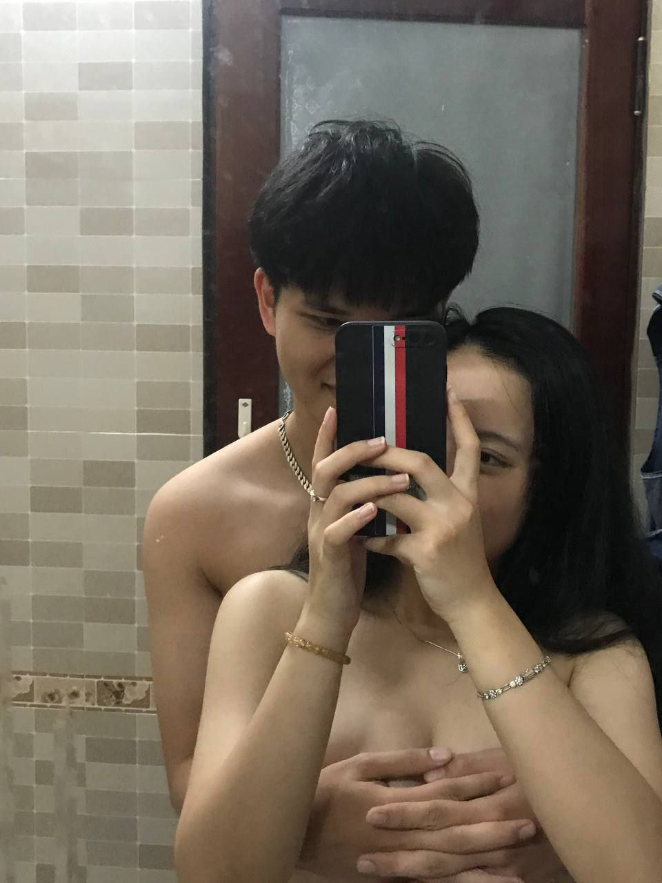 Gái dâm livestream dấu mặt móc lồn cực điêu luyện