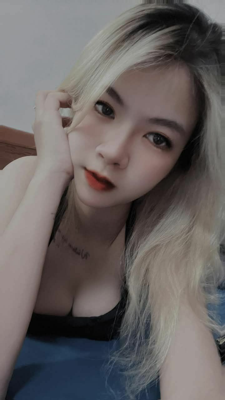 Má kế và cậu con anh xã thiếu thốn tình thương